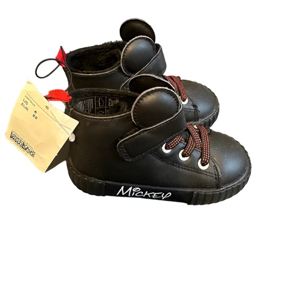 Mickey Mouse shoes - Picture 4 of 9